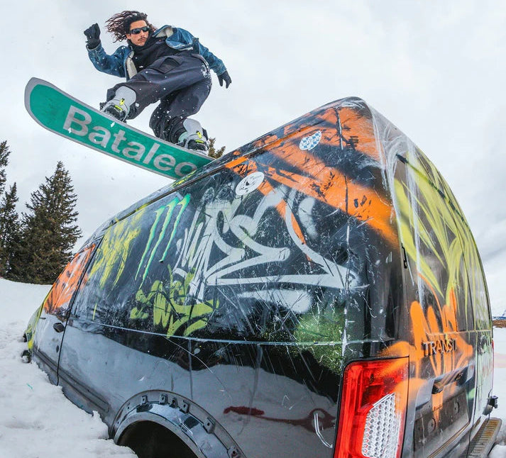 Bataleon snwboard rider in bs press tail